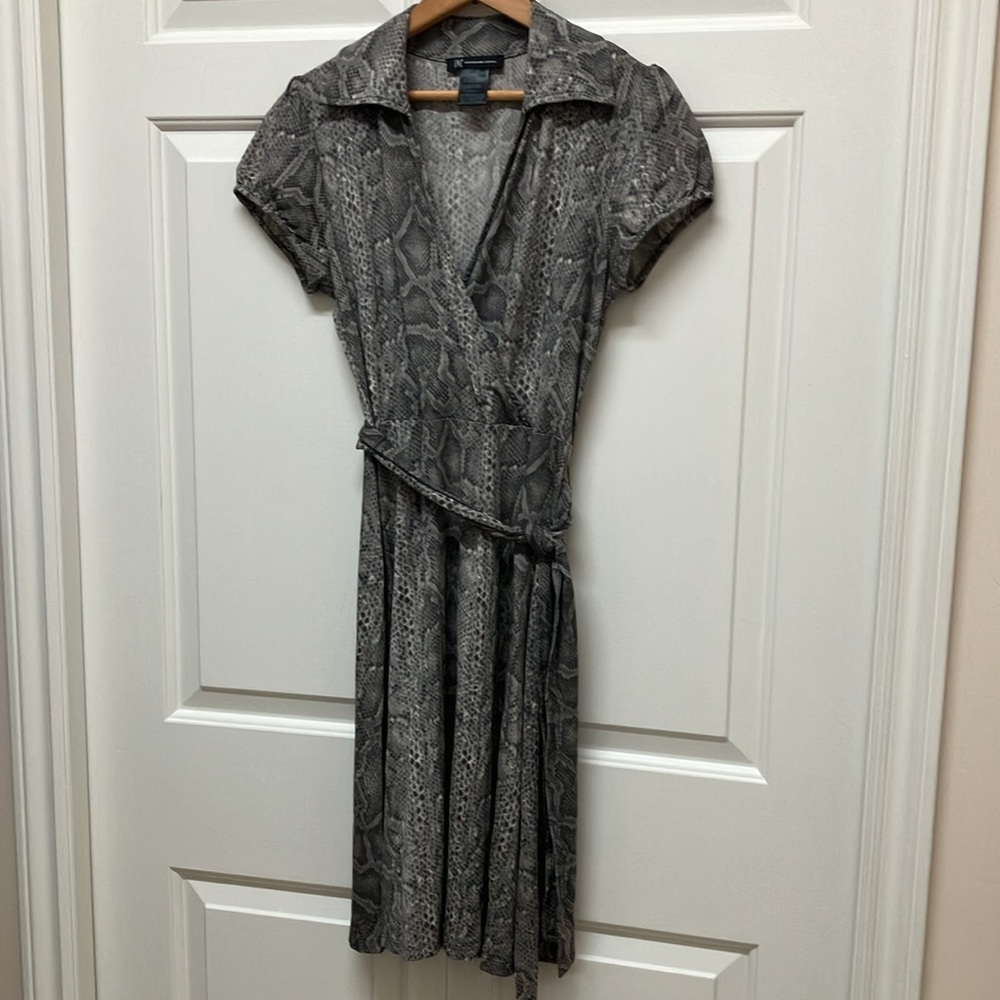 INC jersey short sleeve faux wrap dress, snakeskin print grey, M